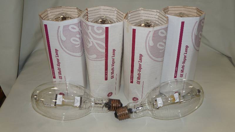 lot 297 image: Box of 6 General Electric 400 Watt Multi-Vapor Lamps