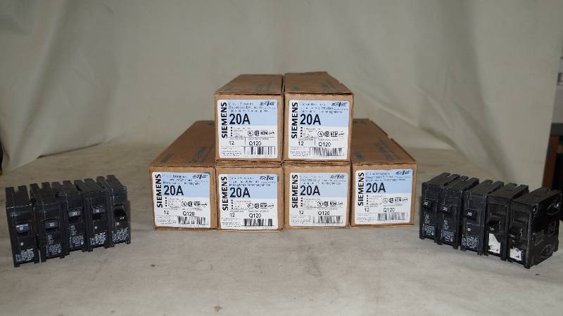 lot 635 image: Qty 82 NIB Siemens 20 Amp Q120 Circuit Breakers