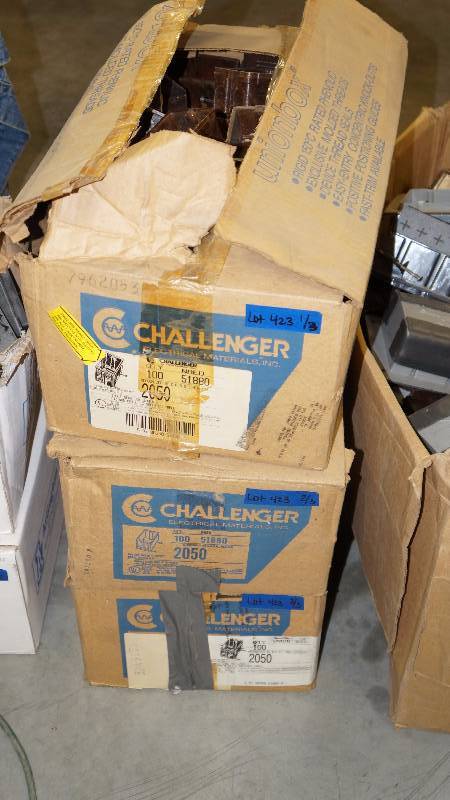 lot 423 image: 3 Boxes of Challenger Single Gang Box w Nails - Approx 300 pcs