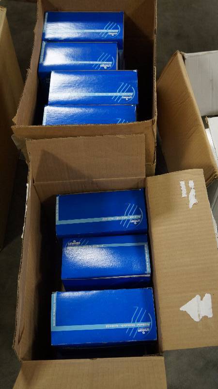 lot 447 image: NIB Leviton Plastic White Wall Plates - Approx 360