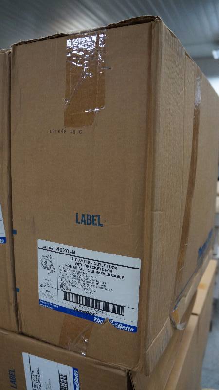 lot 450 image: Sealed NIB Thomas & Betts UnionBox 4 Diameter Outlet Box w Brackets - Qty 50