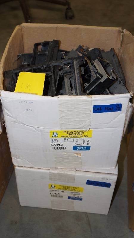 lot 424 image: MIxed Lot of NIB Arlington Mounting Plates