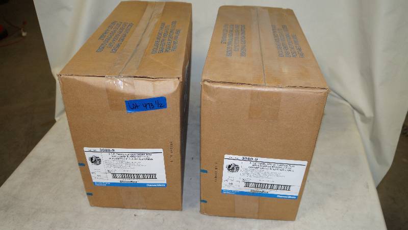lot 473 image: Sealed NIB Thomas & Betts UnionBox 3.5 Diameter Old Work Box w Snap-In Bracket