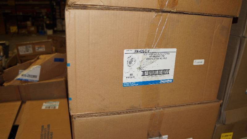lot 483 image: Sealed NIB Thomas & Betts 4 Diameter Vapor Tight Ceiling Outlet Box w Angled Nails - Qty 50