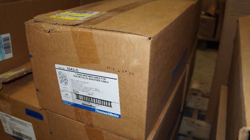 lot 499 image: Sealed NIB Thomas & Betts UnionBox 3 Gang Box w Nails - Qty 20