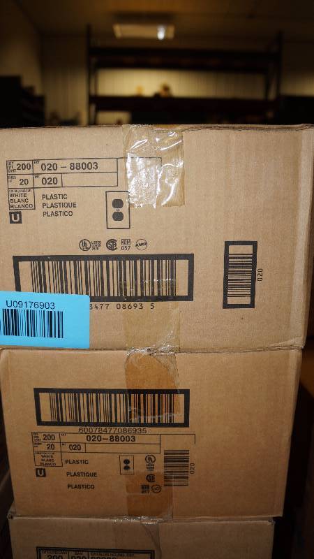 lot 532 image: Sealed NIB Leviton White Plastic Face Covers - Qty 400