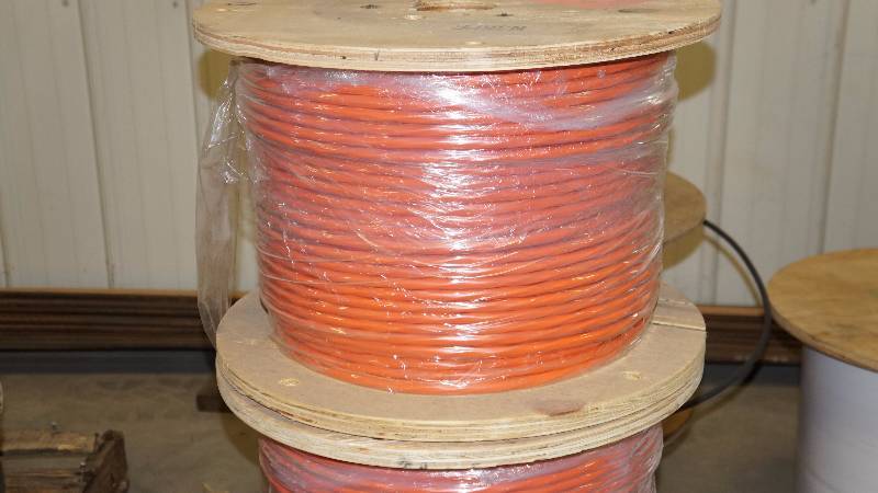 lot 38 image: NEW UNOPENED 1000 Spool of Southwire Romex SIMpull 10-3 NM-B w Ground E18679 600 Volt UL Non-Metallic Sheathed Cable