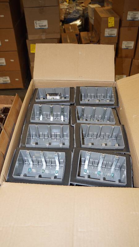 lot 404 image: NIB Thomas & Betts NuTek Three Gang Boxes - Qty 40 pcs