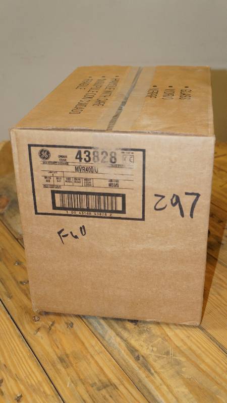lot 298 image: Box of 6 General Electric 400 Watt Multi-Vapor Lamps (Sealed Box)