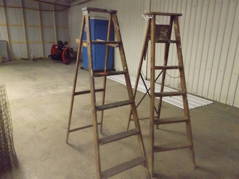lot 285 image: Two Ladders
