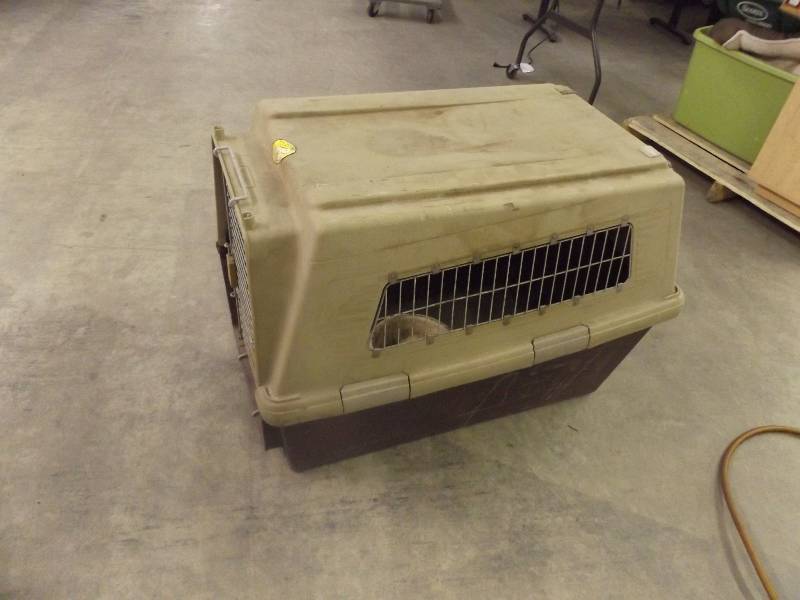 lot 403 image: Pet Carrier