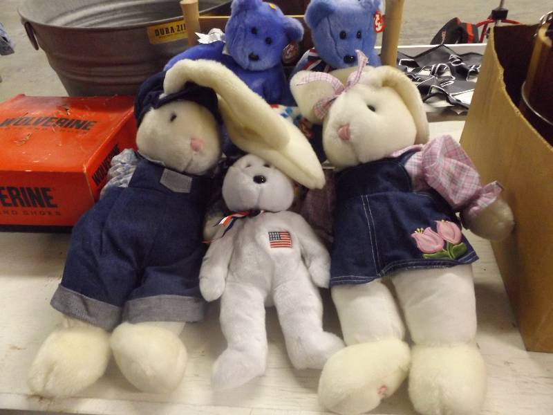 lot 406 image: TY Bears and Dan Dee Collector Bunnies
