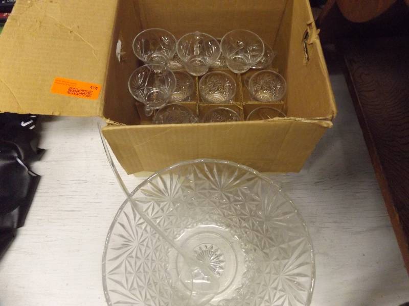 lot 414 image: Punch Bowl Set