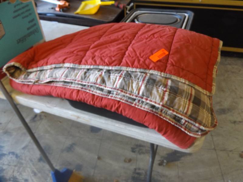 lot 552 image: Quilts and Blankets