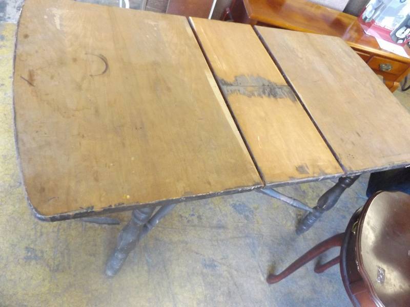 lot 551 image: Old Table