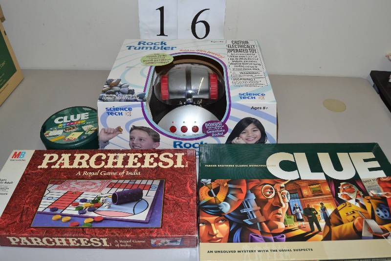 lot 16 image: Rock Tumbler & board games