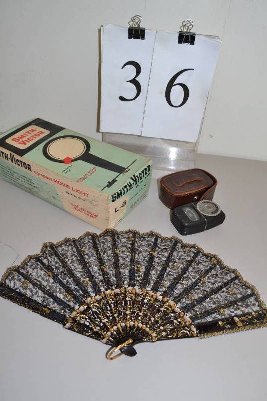 lot 36 image: Vintage camera accessories