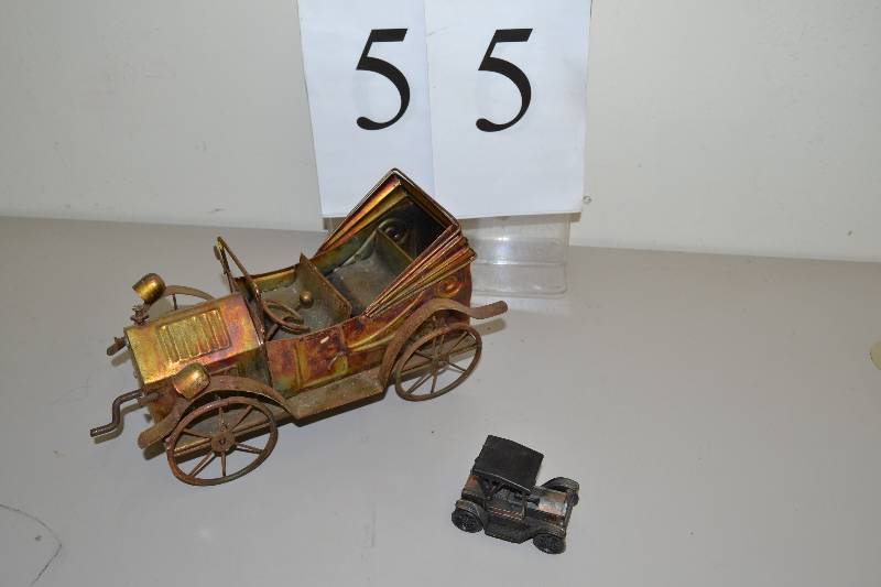 lot 55 image: Metal cars