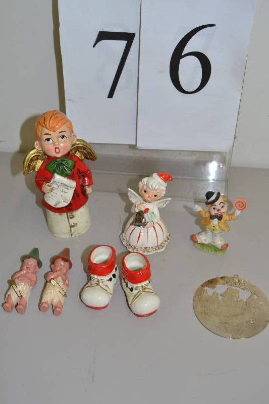 lot 76 image: Vintage christmas