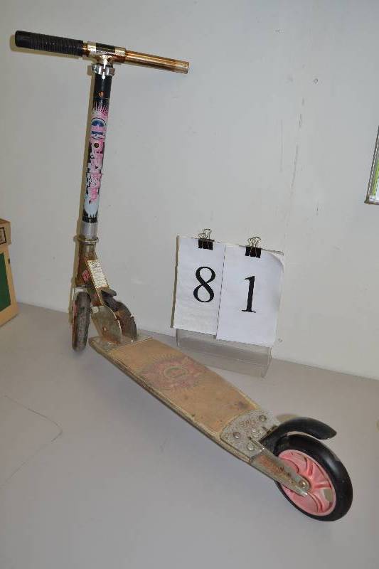 lot 81 image: Scooter