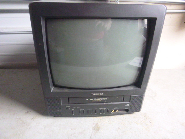 13 Toshiba TV with VCR Combo