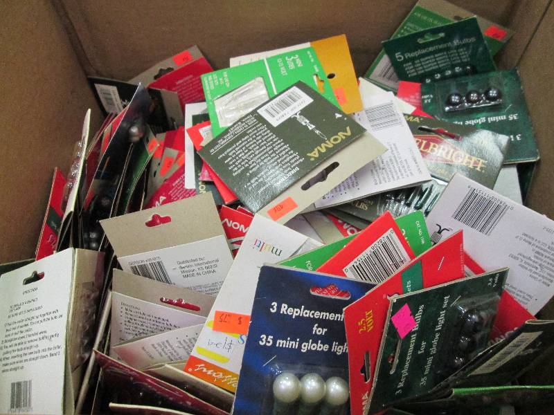 Christmas   Lot of Over 300 Differe...
