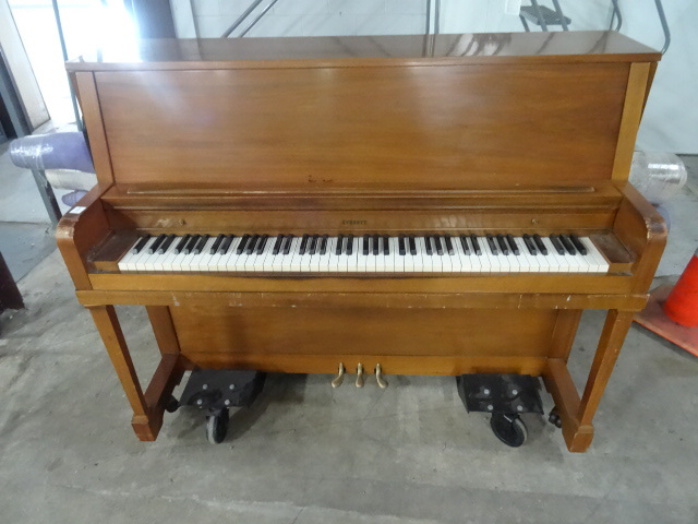 Everett Piano ON Wheels