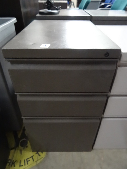 3 Drawer Metal Cabinet 15 X 22 X 27
