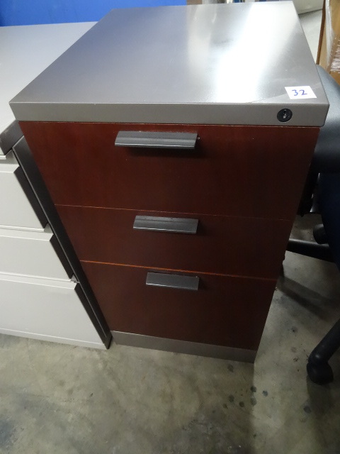 3 Drawer Metal Cabinet 15 X 18 X 28