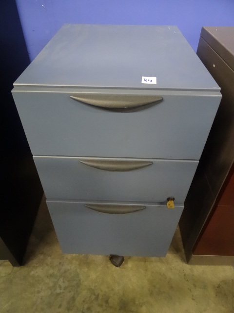 3 Drawer Metal Cabinet on Wheels Includes a Key
