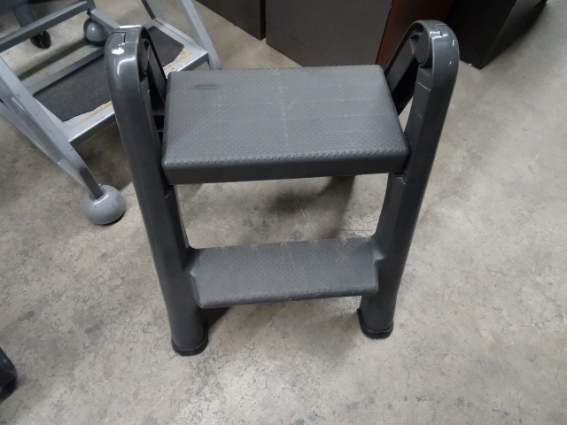 Plastic Rubbermaid Step Stool