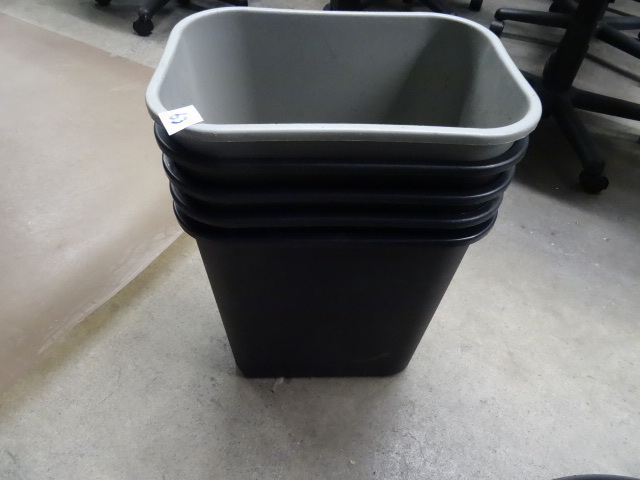 5 Plastic Office Garbage Cans