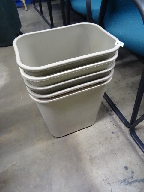 5 Plastic Office Garbage Cans