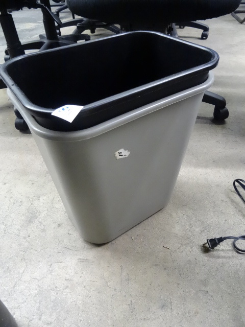 2 Plastic Office Garbage Cans