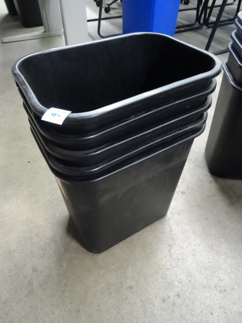5 Plastic Office Garbage Cans