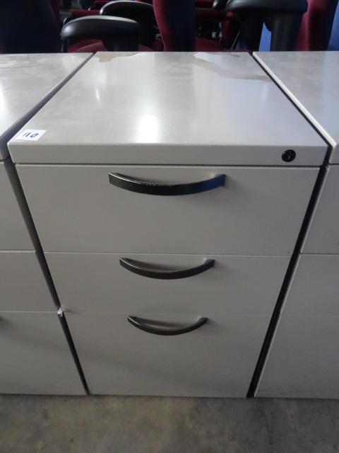 3 Drawer Metal Cabinet 15 X 22 X 26