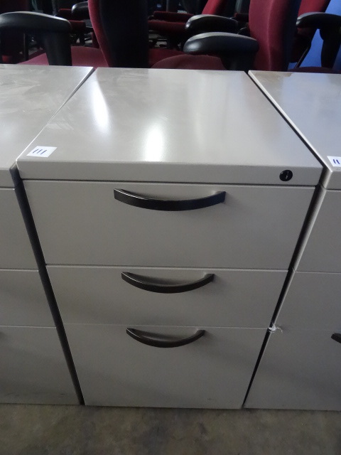 3 Drawer Metal Cabinet 15 X 22 X 26