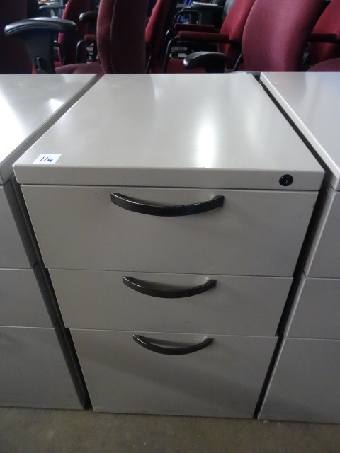 3 Drawer Metal Cabinet 15 X 22 X 26