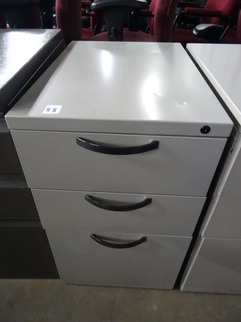 3 Drawer Metal Cabinet 15 X 22 X 26