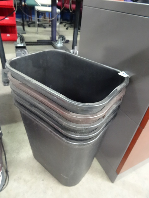 5 Plastic Office Garbage Cans