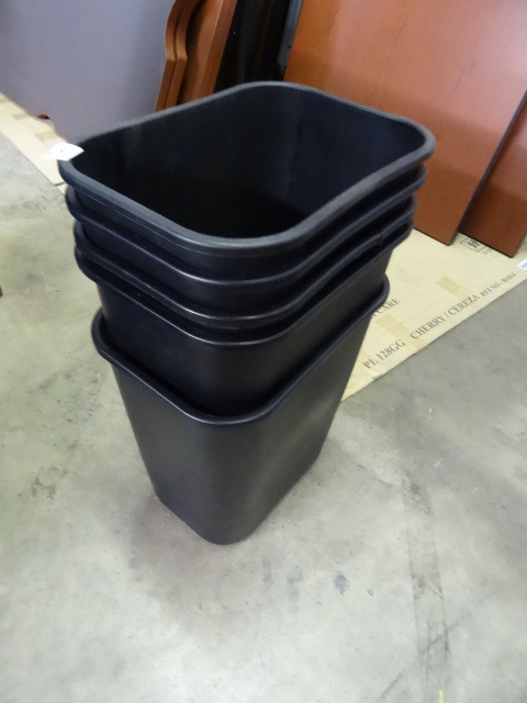 5 Plastic Office Garbage Cans
