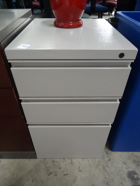 3 Drawer Metal Cabinet 15 X 18 X 29