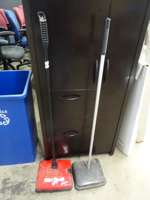 2 Floor Sweepers