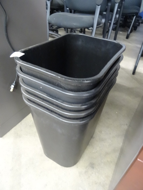 5 Plastic Office Garbage Cans