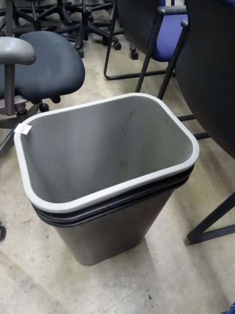 3 Plastic Office Garbage Cans