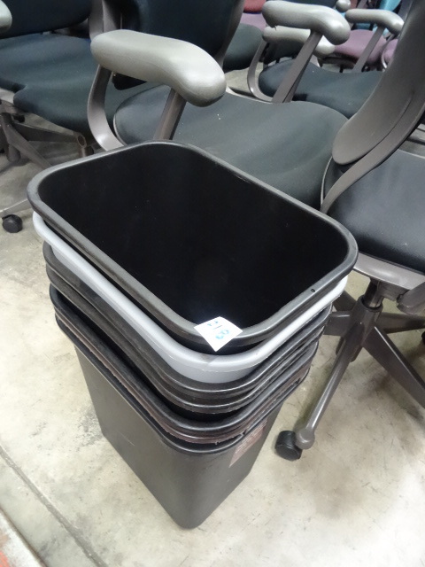 7 Plastic Office Garbage Cans