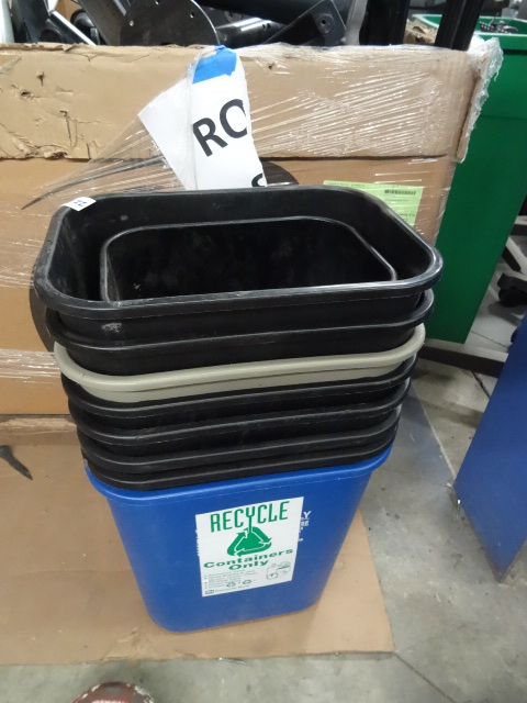 10 Plastic Office Garbage Cans