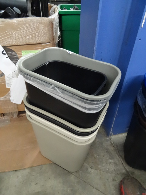 7 Plastic Office Garbage Cans