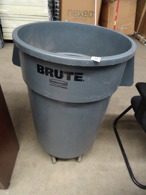 44 Gal. Rubbermaid Garbage Can
