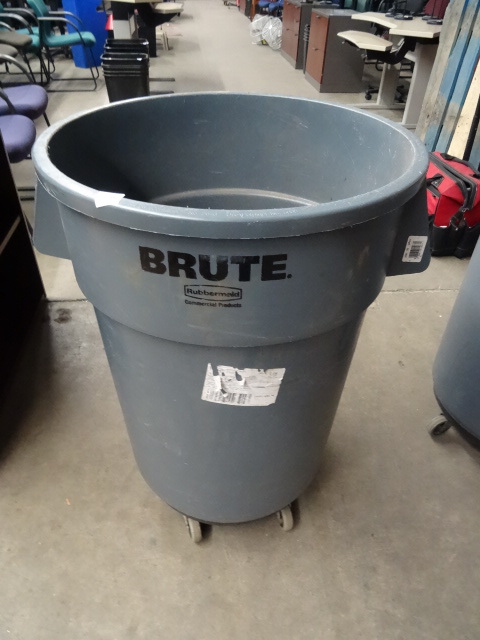44 Gal. Rubbermaid Garbage Can